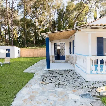 Blue House - Recently Renovated Dafnila