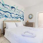Blue House - Recently Renovated *