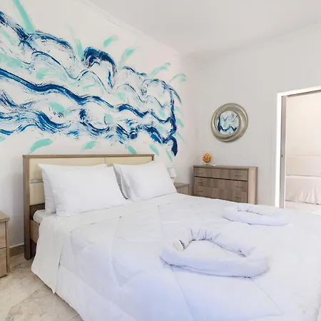 Blue House - Recently Renovated *