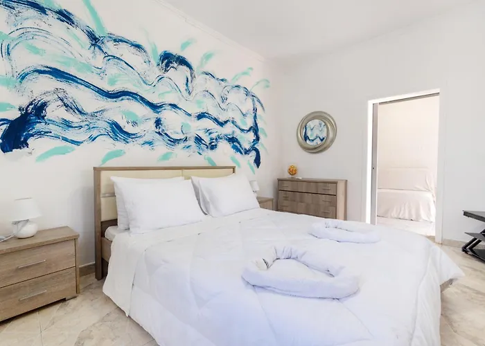 Blue House - Recently Renovated *