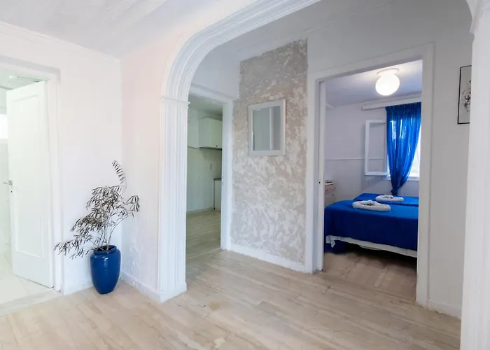 Blue House - Recently Renovated アパート