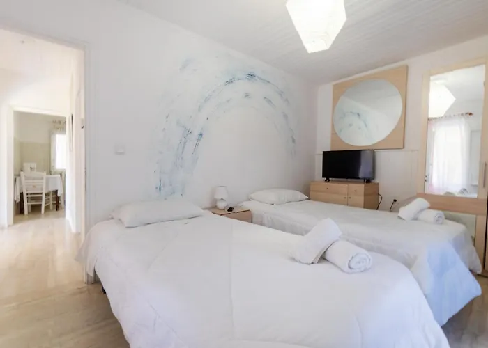 Blue House - Recently Renovated *